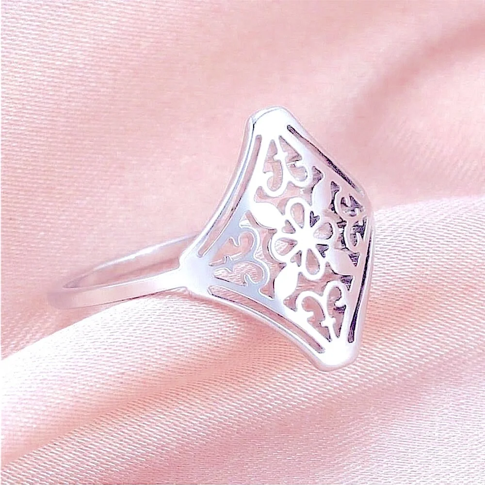 14k White Gold Plated 316L‎ Cut Out Filigree Ring, Size 6